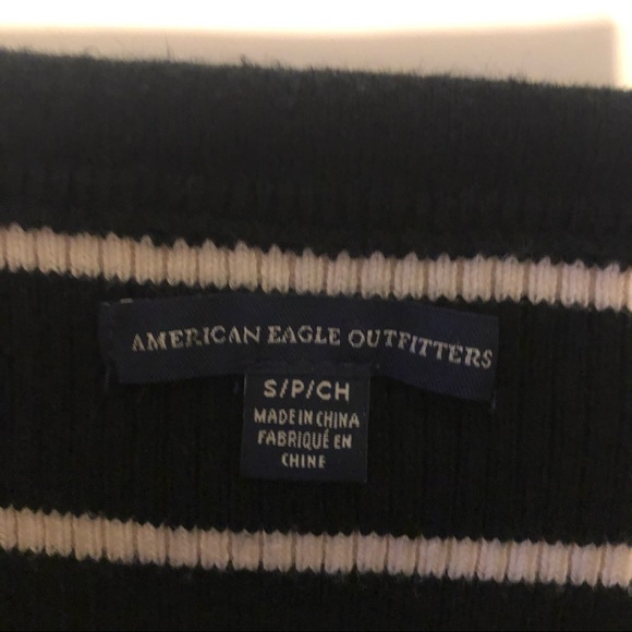 Woman’s American Eagle black & white stretchy Y2k cable knit striped sweater - Picture 4 of 4